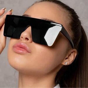 Stylish Black Oversized Sunglasses